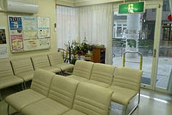 医療法人社団 山路会 山野上内科クリニック　待合室